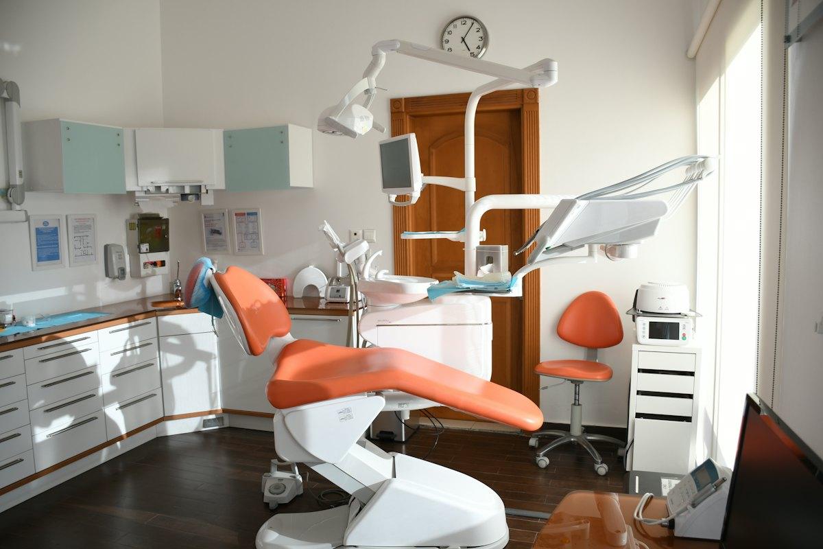 Consultorio dental luminoso